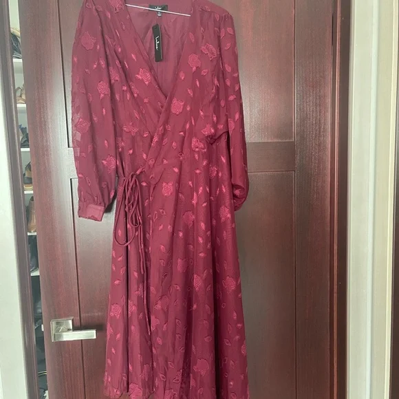 Lulus Evening of Elegance Jacquard Wrap Dress XL Burgundy - Picture 3 of 7